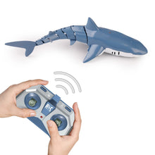 Carregar imagem no visualizador da galeria, Tubarão Controle Remoto -  RC Shark Toy Remote Control Animal - Casa das Formigas
